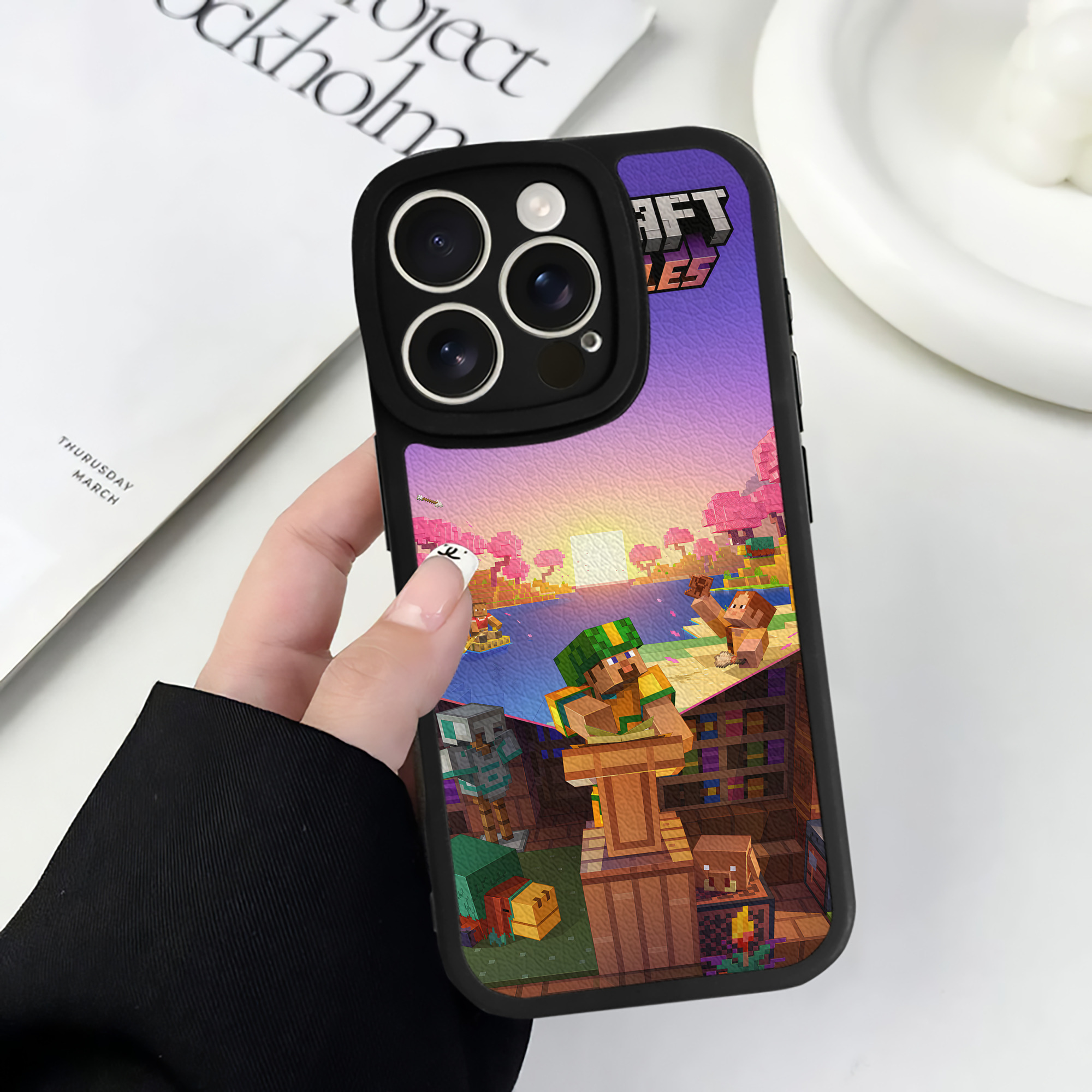 （画像用） マインクラフト ブロックの世界 Minecraft MC Block world 【iPhone 16シリーズ対応】シリコンスマホケース（レザー調） 材質：シリコン